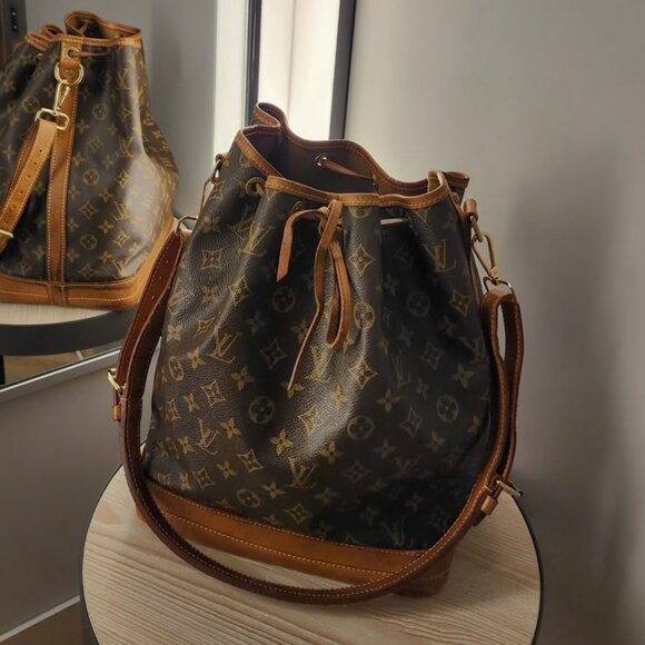 Authentic Vintage Louis Vuitton GM Monogram Bucket Bag - Picture 3 of 16